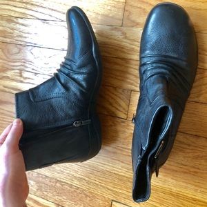 Black Clarks Artisan Kesha Pavilion Booties EUC